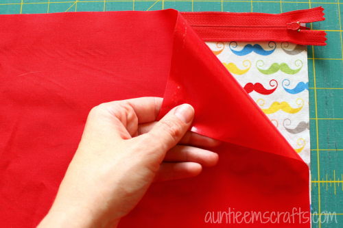DIY Wet Bag by AuntieEmsCrafts.com. These are great for inside your diaper bag!