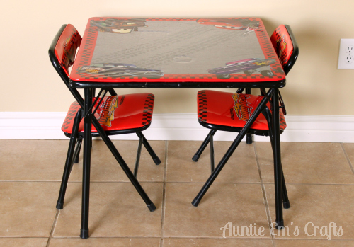 Kid's craft table makeover with laminated cotton. This is an easy project and only takes about an hour! | AuntieEmsCrafts.com