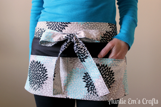 Basic Utility Apron Tutorial by AuntieEmsCrafts.com. 