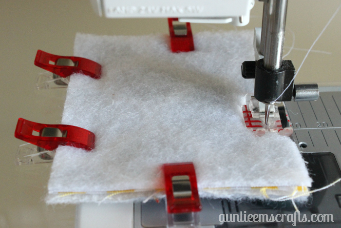 Protect your hands by adding insulated handles to your new Pyrex dishes! Tutorial by AuntieEmsCrafts.com