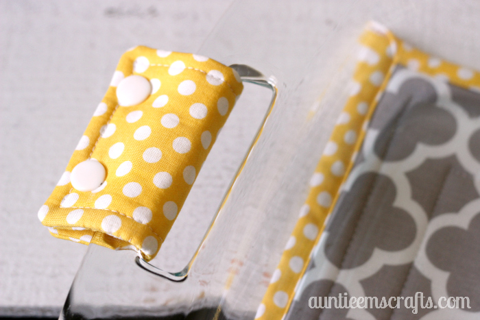 Protect your hands by adding insulated handles to your new Pyrex dishes! Tutorial by AuntieEmsCrafts.com