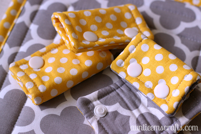 Protect your hands by adding insulated handles to your new Pyrex dishes! Tutorial by AuntieEmsCrafts.com