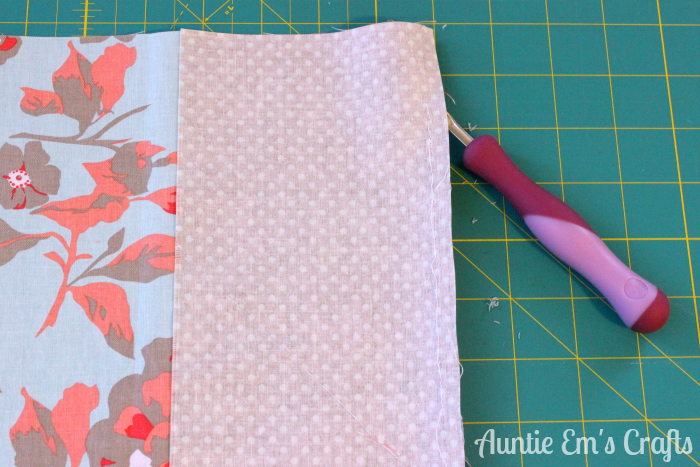 Weekend Coin Quilt Tutorial by AuntieEmsCrafts.com