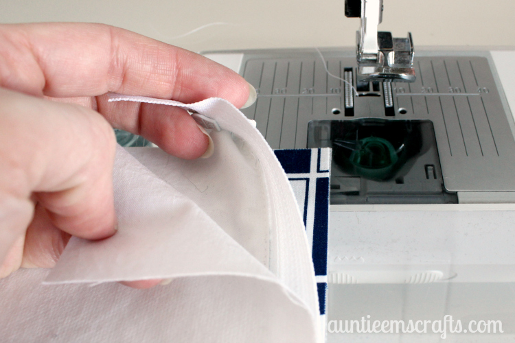 Maxi Pad and Pantiliner Zippered Pouch Tutorial | AuntieEmsCrafts.com