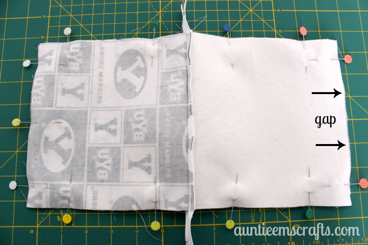 Maxi Pad and Pantiliner Zippered Pouch Tutorial | AuntieEmsCrafts.com