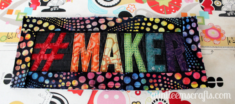 #MAKER wall hanging/mini quilt/mug rug tutorial | AuntieEmsCrafts.com