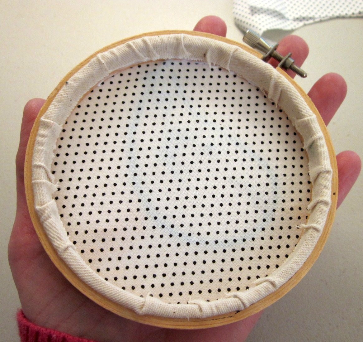 Tutorial DIY: oprawione obręcze do haftu, Copyright 2011 Lova Revolutionary