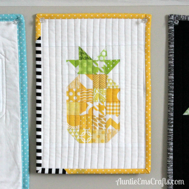 Pineapple Mini Quilt and a Giveaway! | Auntie Em's Crafts